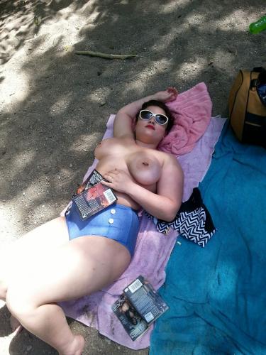 Lisa Shows Her Big Boobs